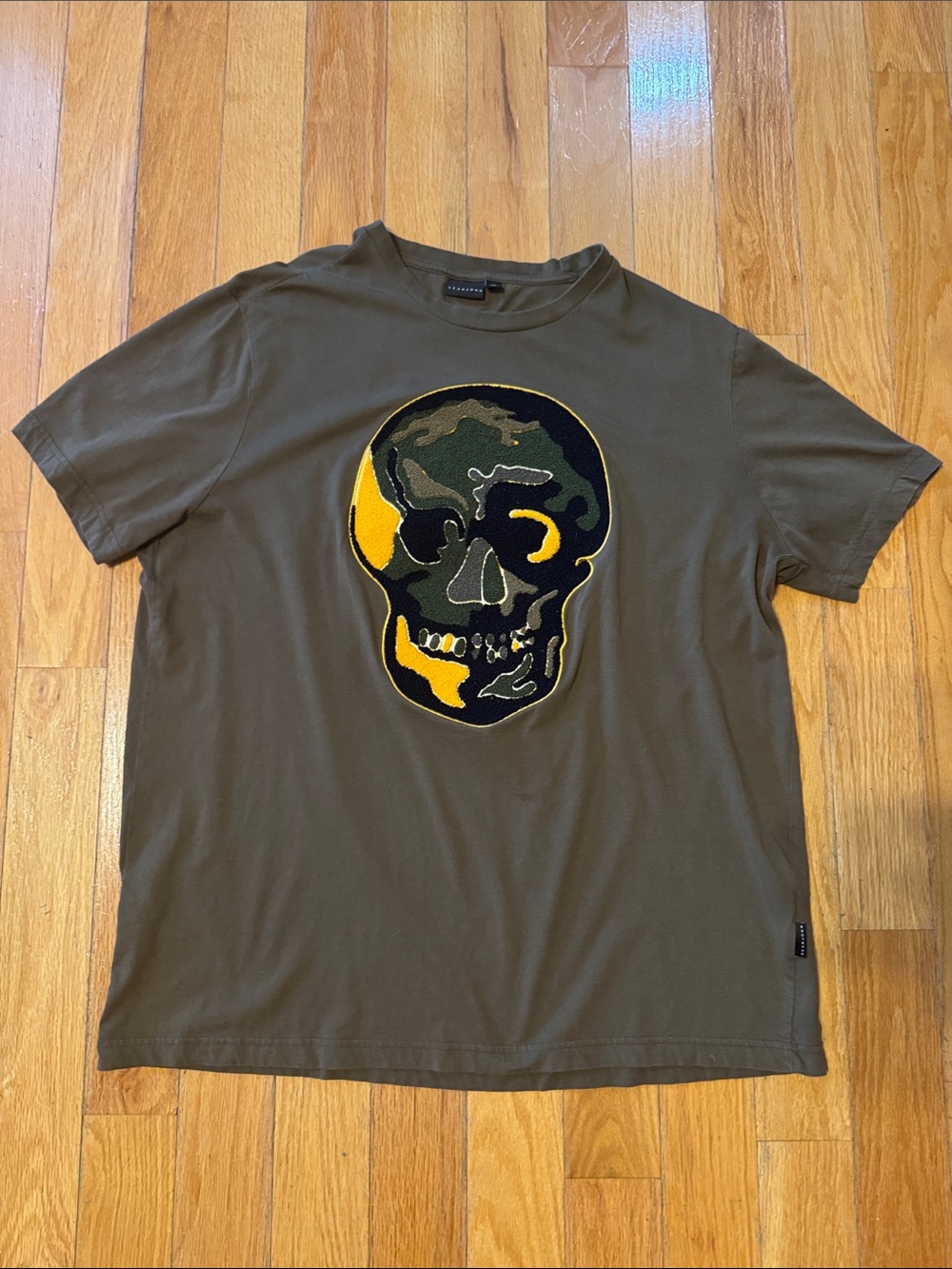 Sean John Olive Short-Sleeve Tee with Camo Skull Patch and Yellow Accents